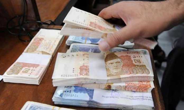 KARACHI - The buying rate of the US dollar was Rs159 while its selling rate was Rs159.02 on Friday, February 19 at the closing of the currency market in Pakistan.