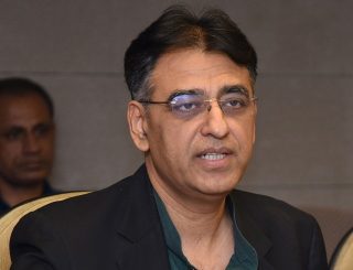 COVID-19: Asad Umar says unvaccinated people should avoid northern areas