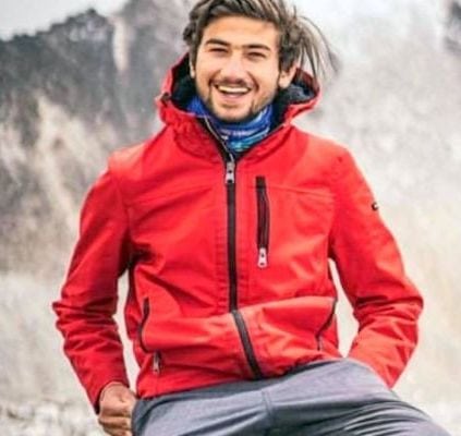 Shehroze Kashif becomes youngest Pakistani to ascend K2