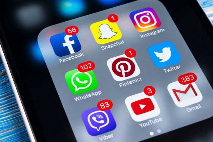 Government employees banned from using social media platforms