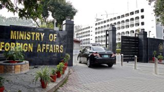 Pakistan slams India for taking away Ali Geelani’s remains