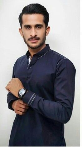 Hassan Ali trolled by colleagues for sharing 'Rishta picture'