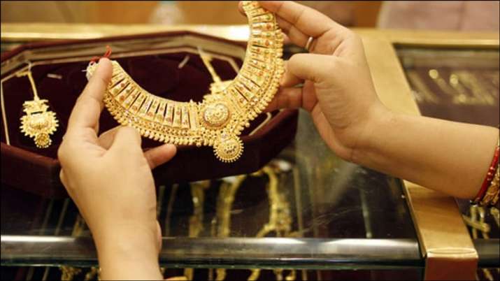 Gold prices plunge in Pakistan; Check latest rates
