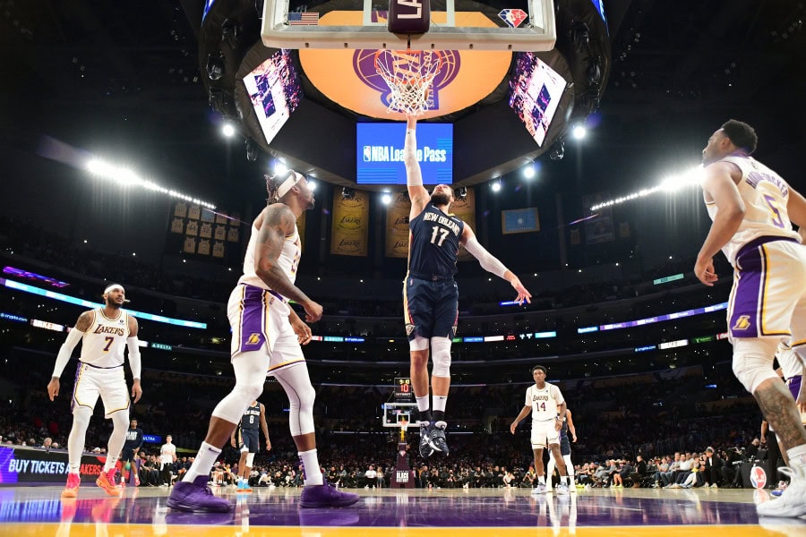 Pelicans blowout Lakers