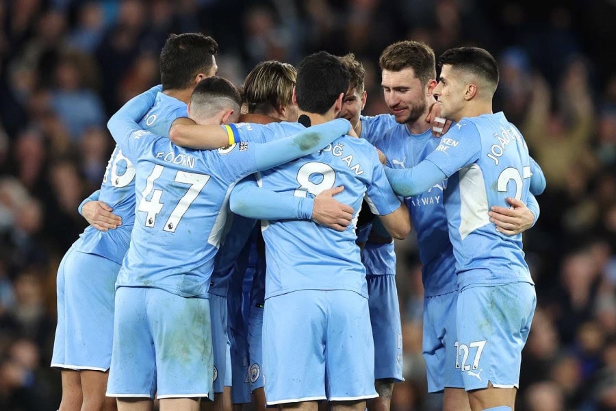 City thump United in Manchester Derby