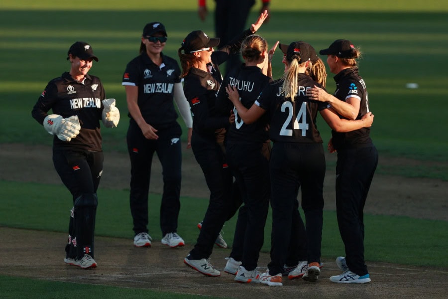 New Zealand women trounce India in World Cup