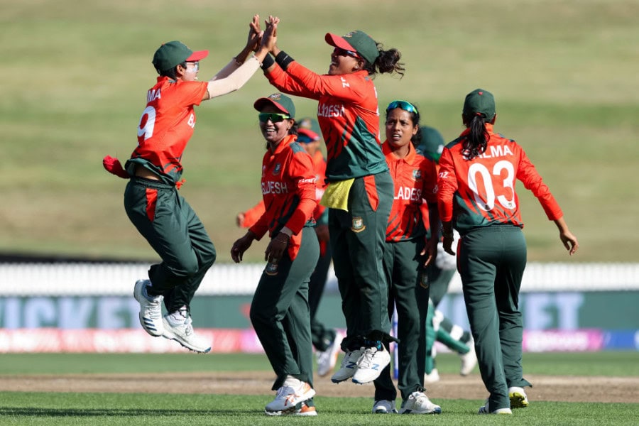 Pakistan capitulate against Bangladesh in World Cup