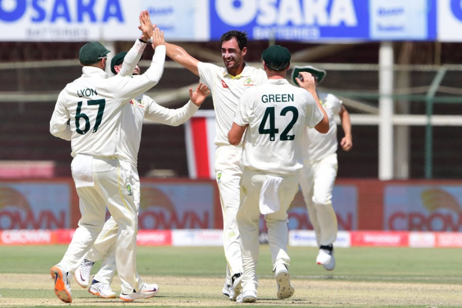 Mitchell Starc helps Australia skittle Pakistan on Day 3