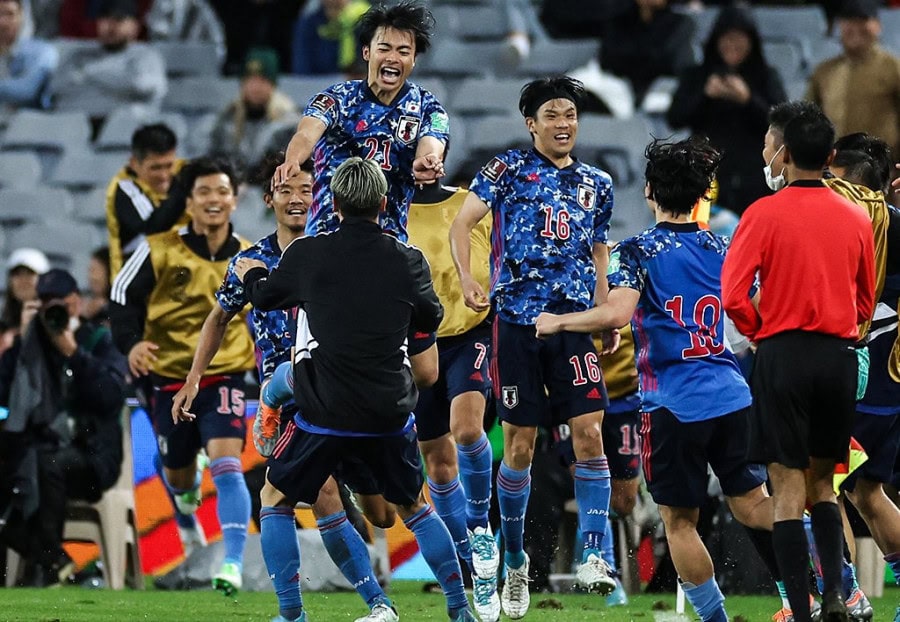 Japan beat Australia to book World Cup spot