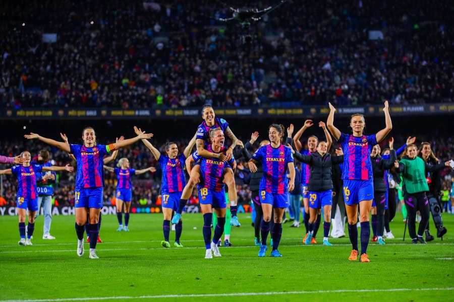 Barcelona femeni beat Real in front of record crowd