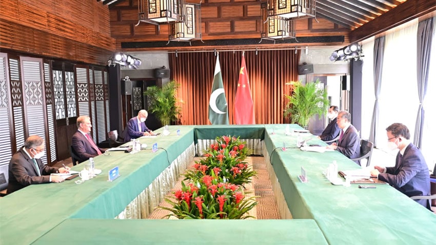 Foreign Minister Qureshi meets Chinese counterpart Wang Yi