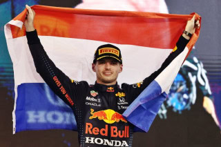 Verstappen pens new deal with Red Bull