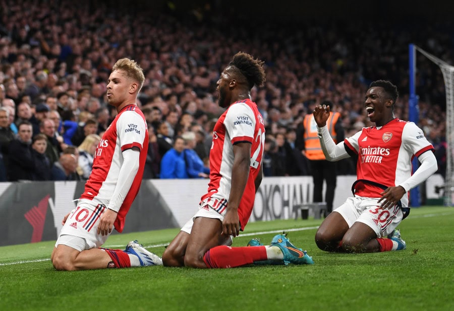 Arsenal beat Chelsea to resume hunt for Champions League