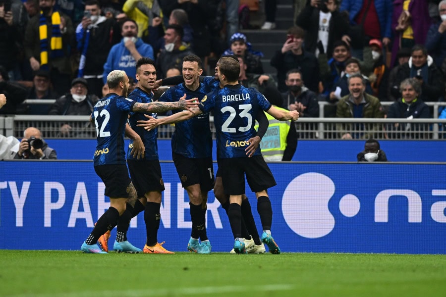 Inter Milan take care of Roma to lead Serie A again