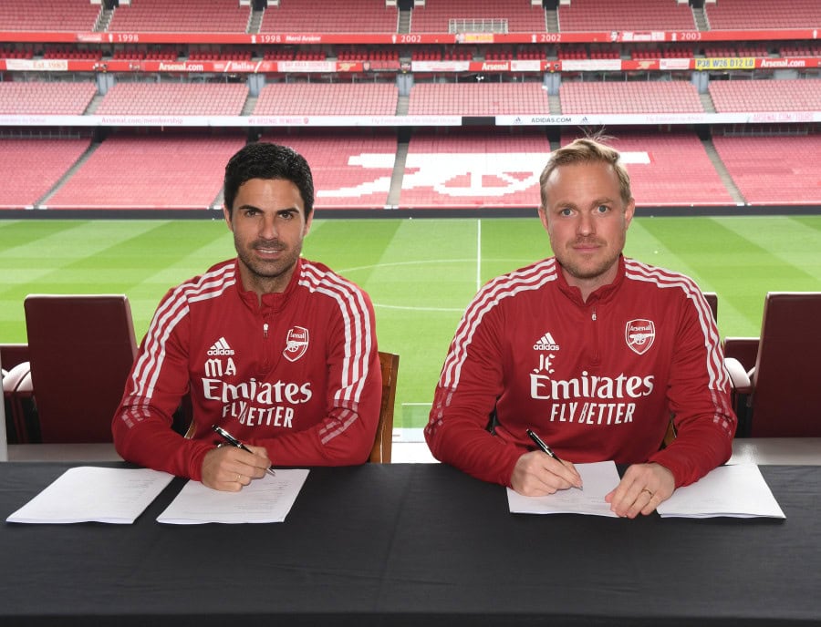 Mikel Arteta extends stay at Arsenal