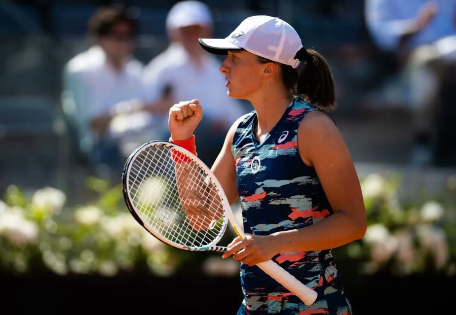 Iga Swiatek reaches Italian Open semi final