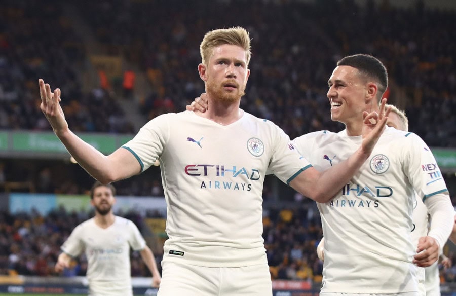 Kevin De Bruyne helps Man City rout Wolves