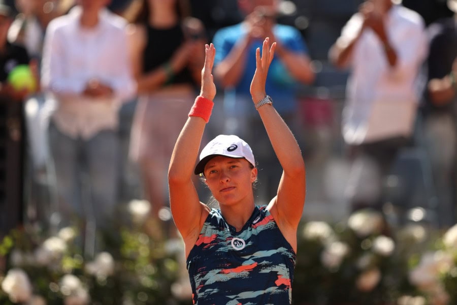 Italian Open: Iga Swiatek reaches quarterfinals