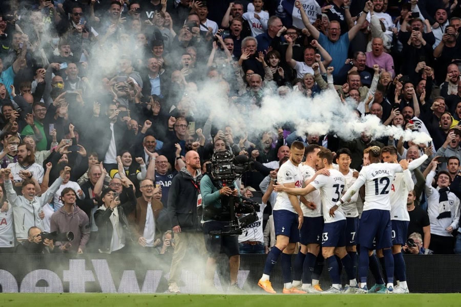 Tottenham hammer Arsenal in North London Derby