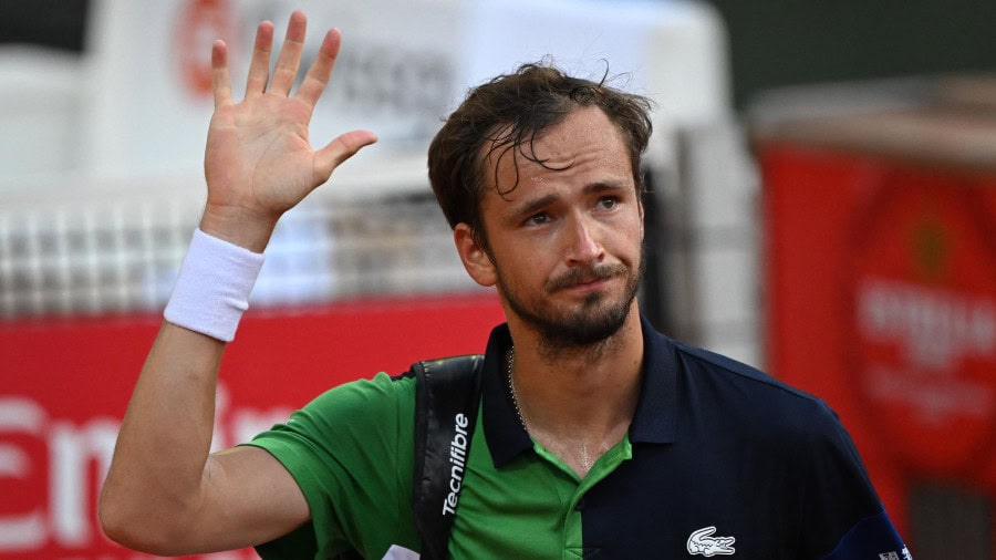 Daniil Medvedev loses in Geneva upon return to Tour