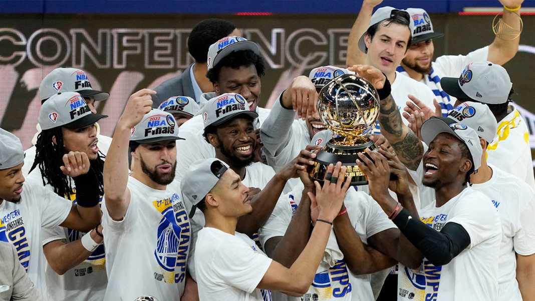 Warriors with the Western Conference Finals trophy