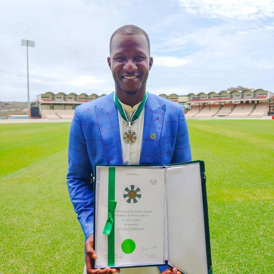 Darren Sammy with his Sitara-i-Pakistan award