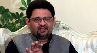 Pakistan default threat