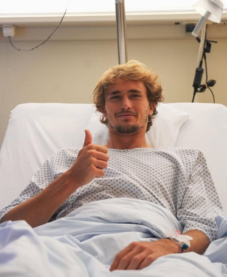 Zverev has surgery to repair torn ligaments