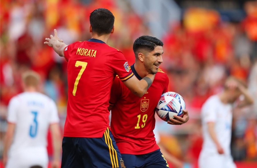 Spain top their Nations League group