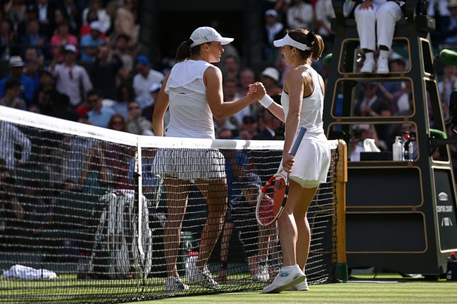 Iga Swiatek beaten after 37 matches at Wimbledon