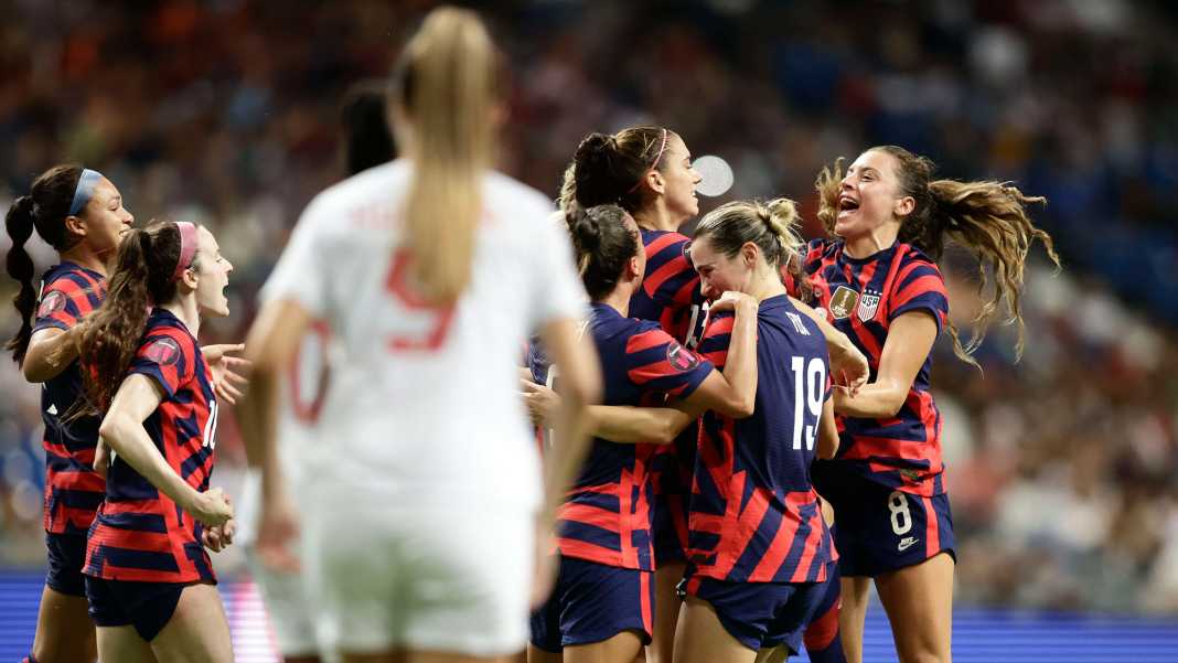 USA beat Canada to win CONCACAF W title