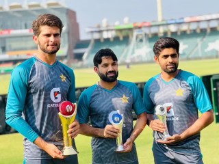 Babar, Shaheen sign revised Central contracts