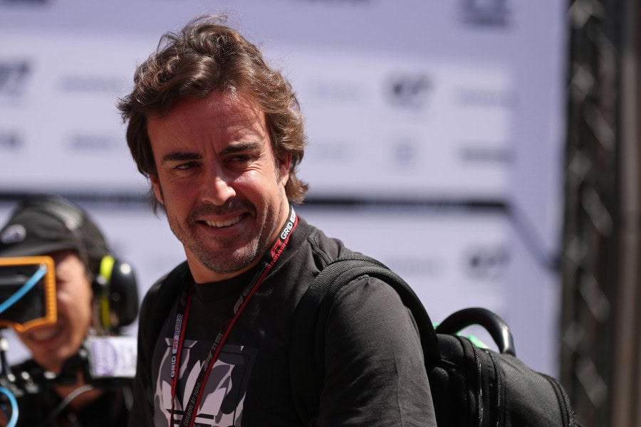 Fernando Alonso joins Aston Martin