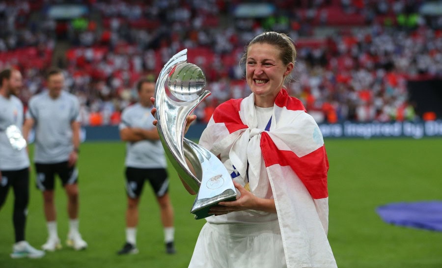 Ellen White announces retirement from Football