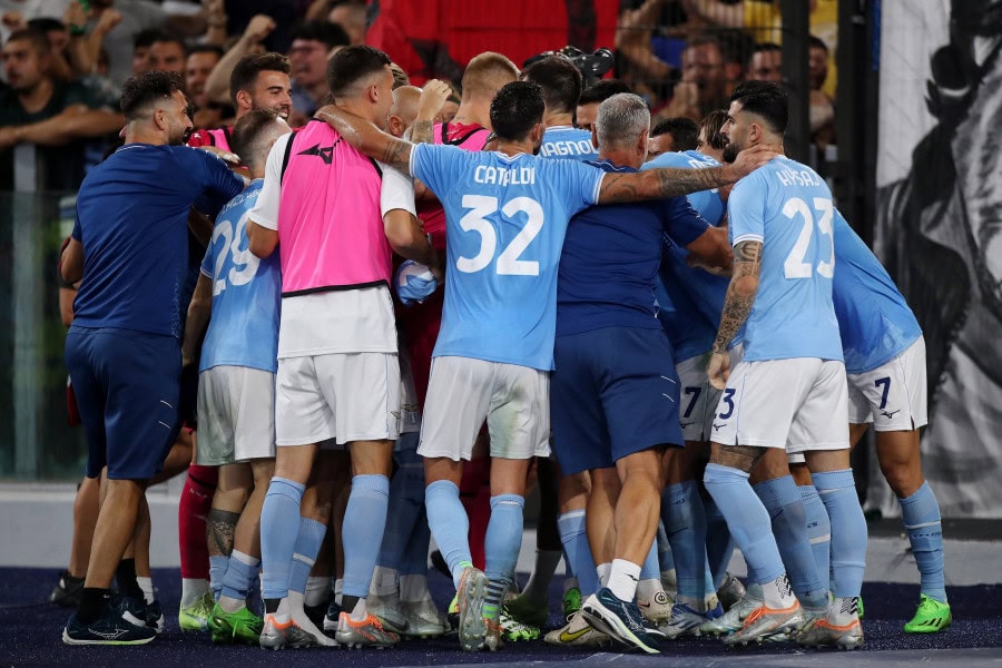 Lazio beat Inter Milan to go top of Serie A