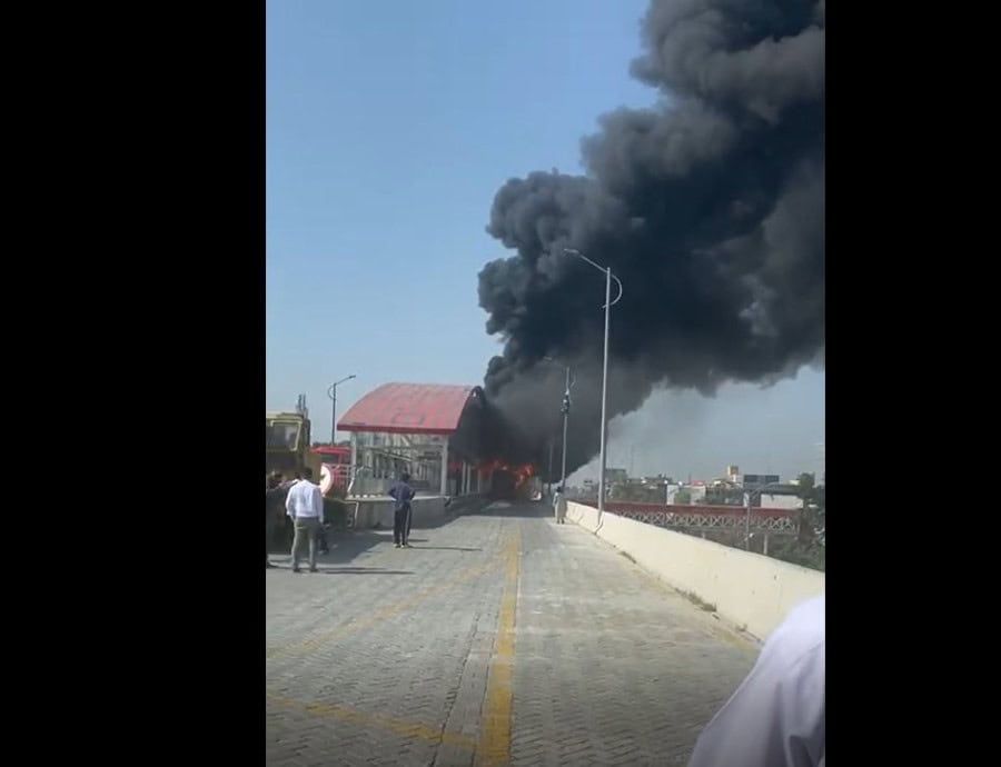 Metro bus fire Rehmanabad station