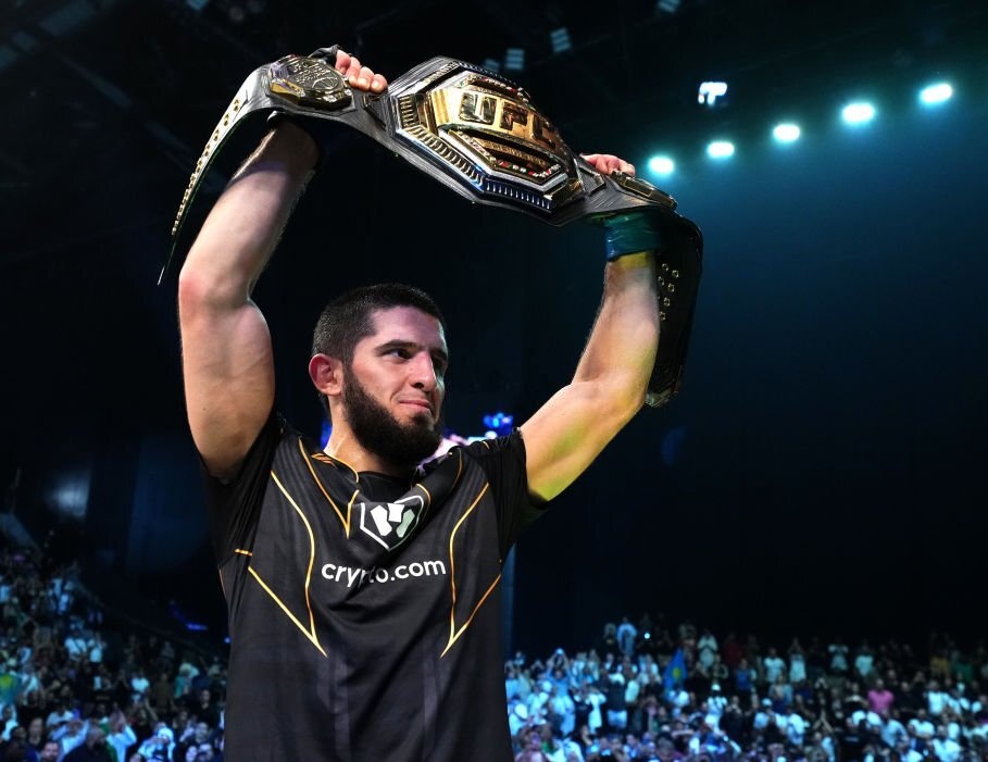 Islam Makhachev submits Charles Oliveira to win Lightweight gold at UFC 280