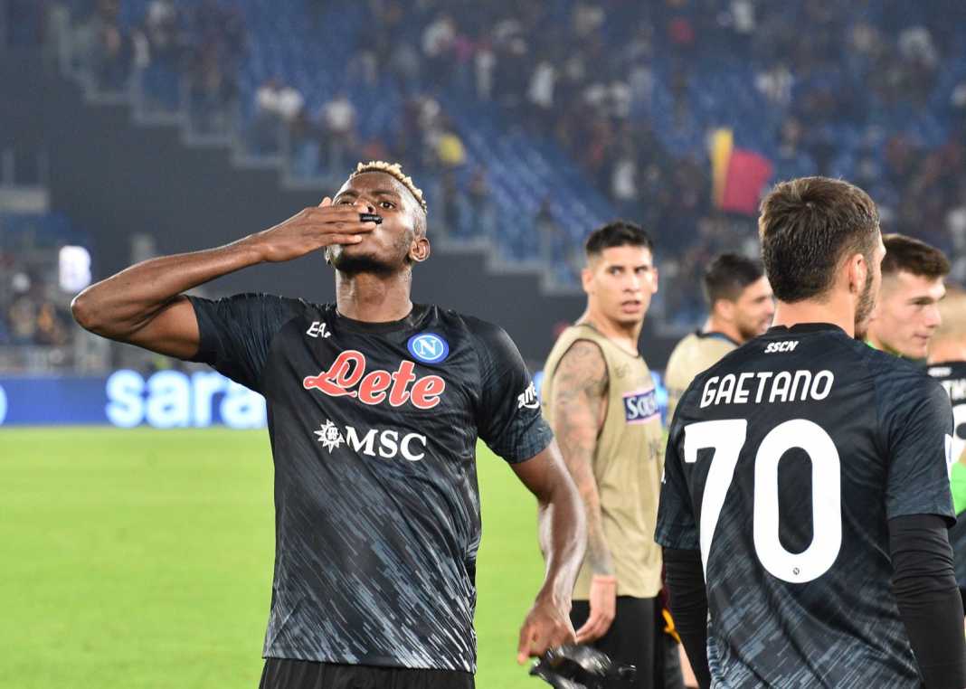 Napoli beat Roma to continue Serie A charge