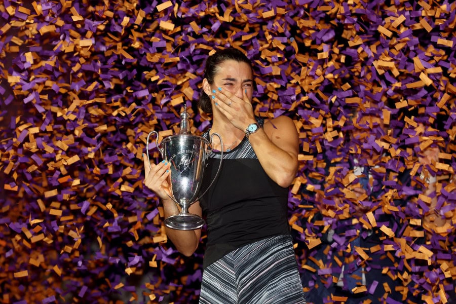 Caroline Garcia wins the WTA Finals