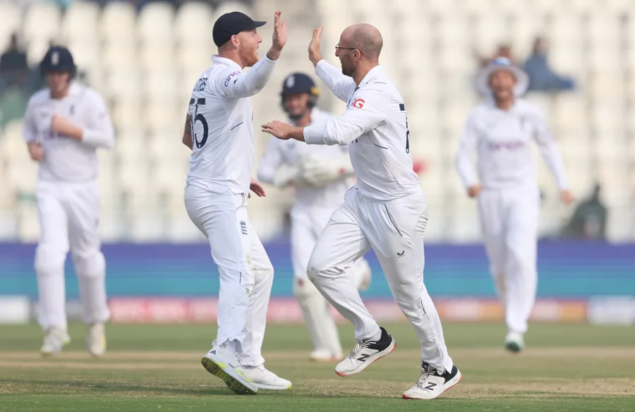 England roar back against Pakistan on day 2 of Multan test