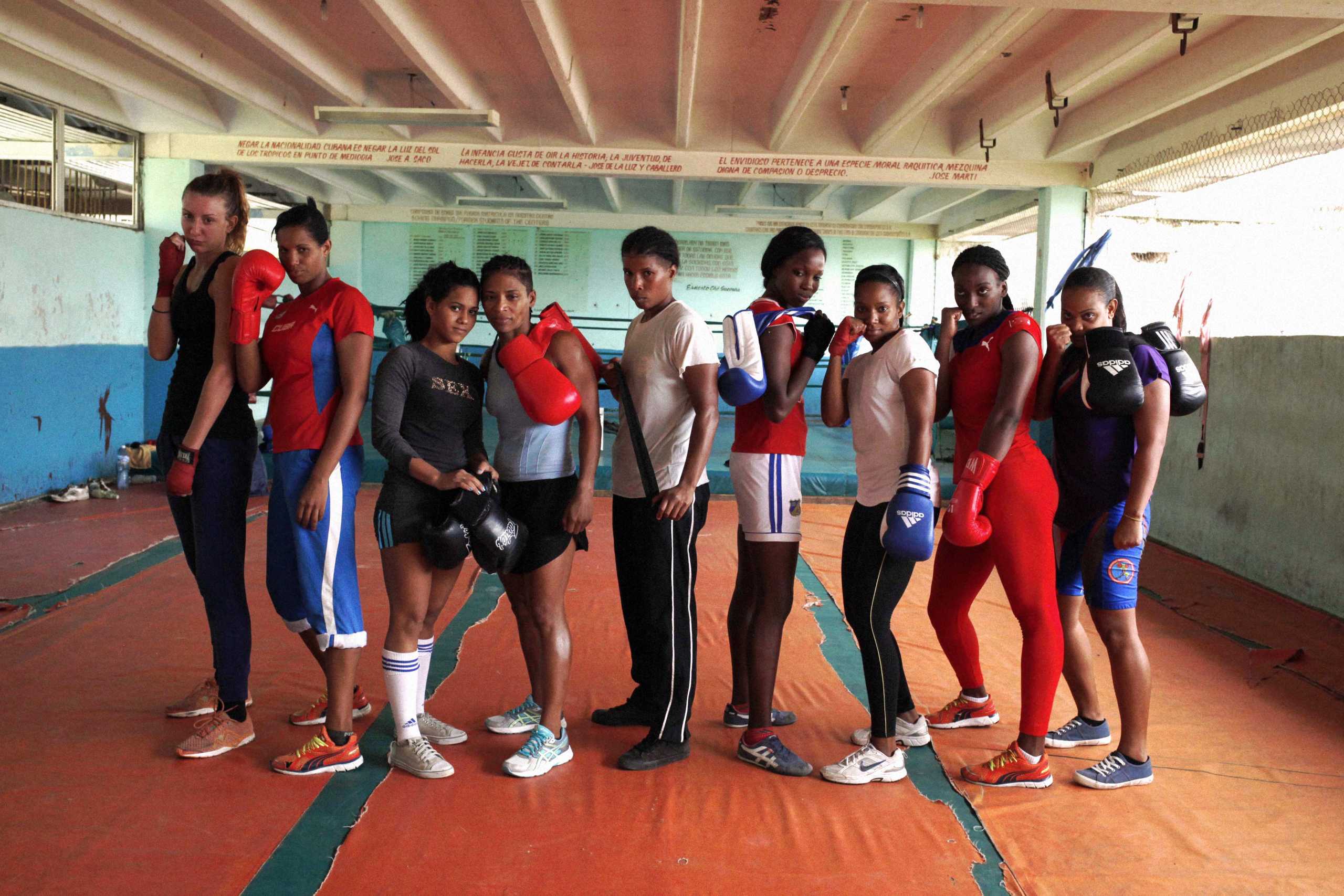 Cuba lifts ban on female boxers