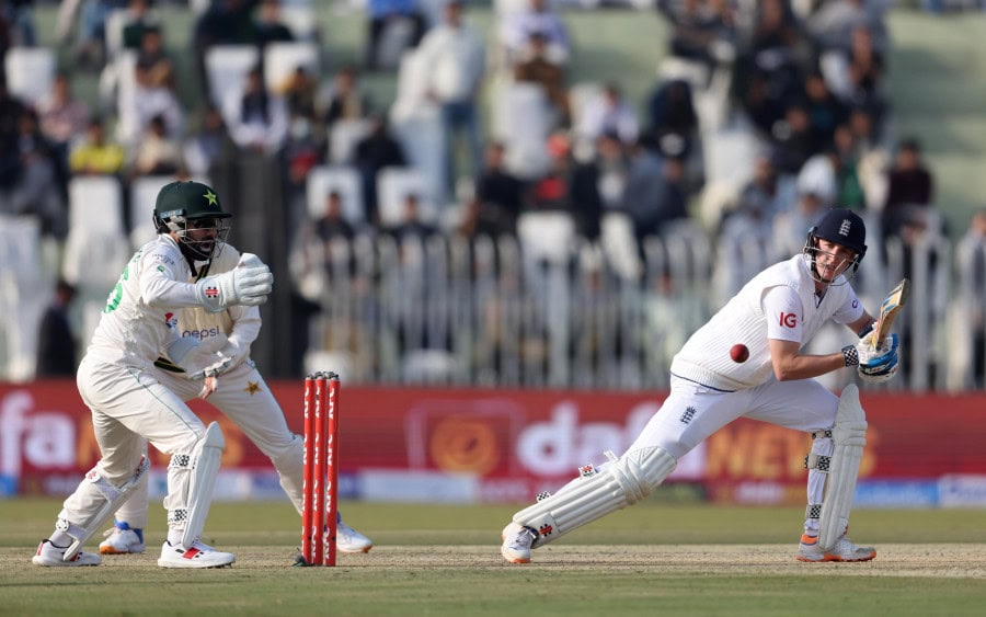 England run riot against Pakistan on day One of the first test