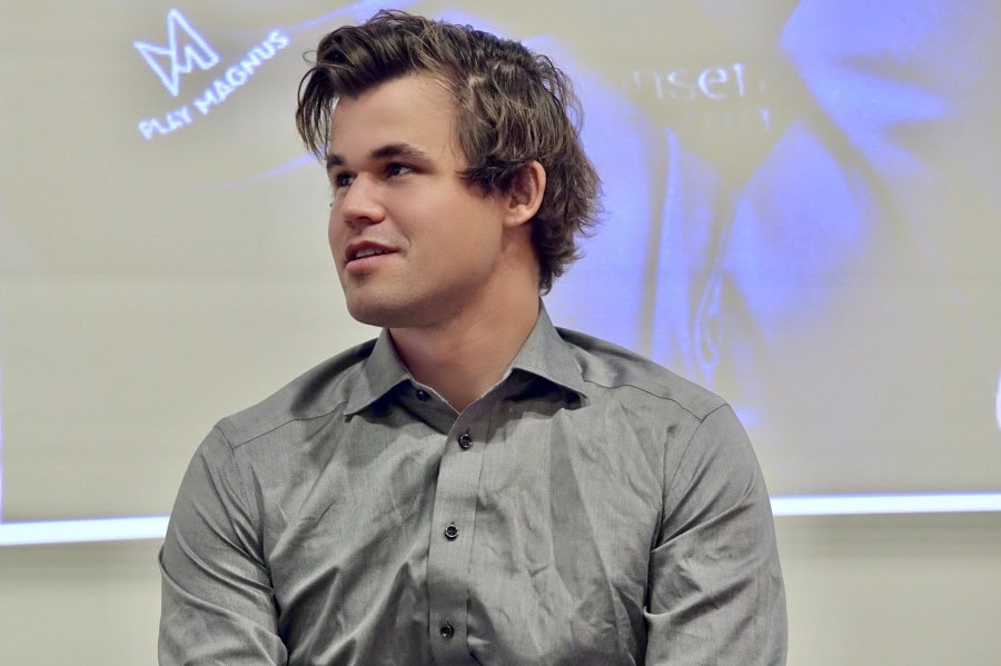 Magnus Carlsen makes opening moves against Han's Niemanns lawsuit