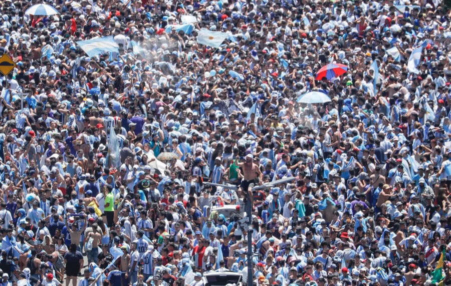 Argentinas victory parade turns in chaos as 4 million people show up