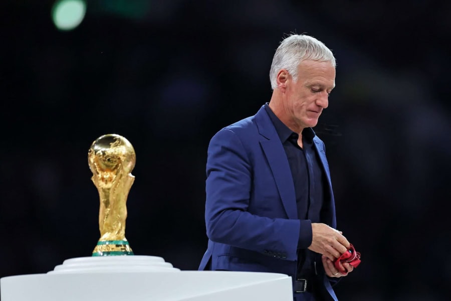 Didier Deschamps signs extension with France