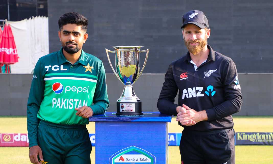 Usama Mir debuts as Pakistan bowl first against New Zealand in first ODI