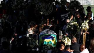Brazil internationals catch flak for missing Peles funeral