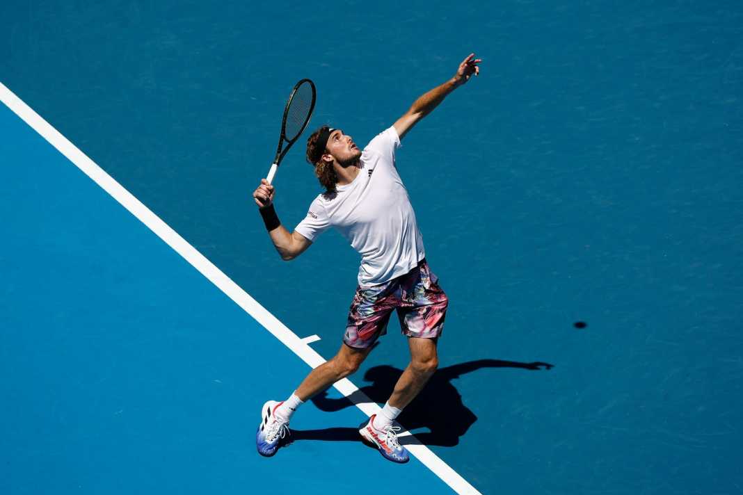 Australian Open:Tsitsipas keeps winning