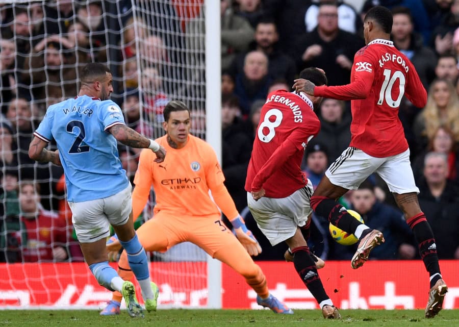 Manchester United beat City to win the Manchester derby