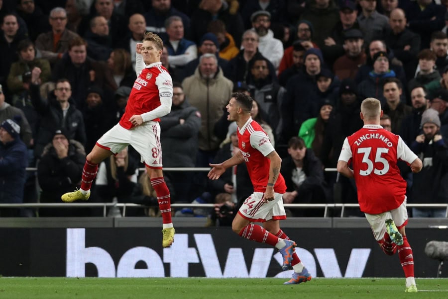 Arsenal ease past Tottenham in the North London derby